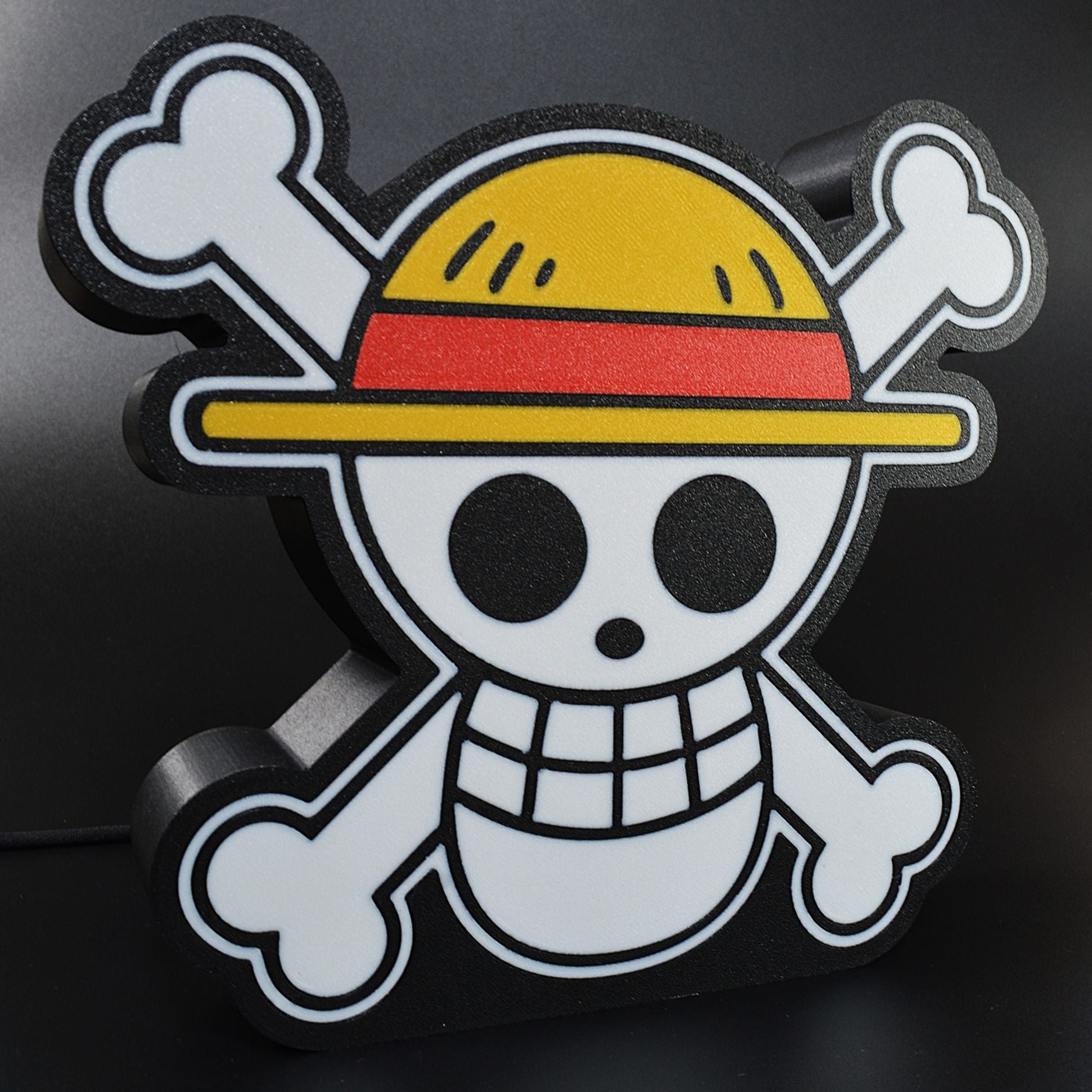 Lampe LED One Piece (Eiichirō Oda), Jolly Roger de Luffy jaune, rouge et blanc. Décoration lumineuse pour la maison, chambre, salle de jeux, bureau, setup gaming. - Lampe LED One Piece - Jolly Roger de Luffy - Chroma Craft - Lampe LED