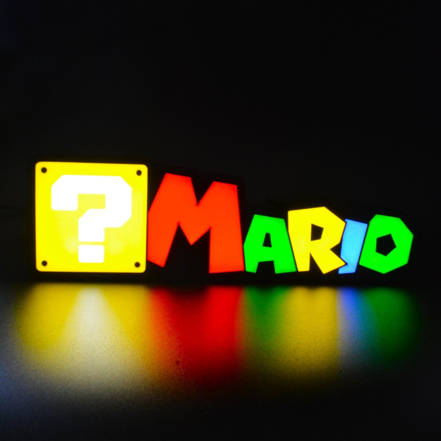 Lampe LED Personnalisée dans le style Super Mario avec le prénom Mario. Décoration lumineuse pour la maison, chambre, salle de jeux, bureau, setup gaming, chambre d'enfant. Couleurs jaune, rouge, vert, bleu. Connection Usb C. - Lampe LED Personnalisée Mario style Super Mario - Chroma Craft - Lampe LED