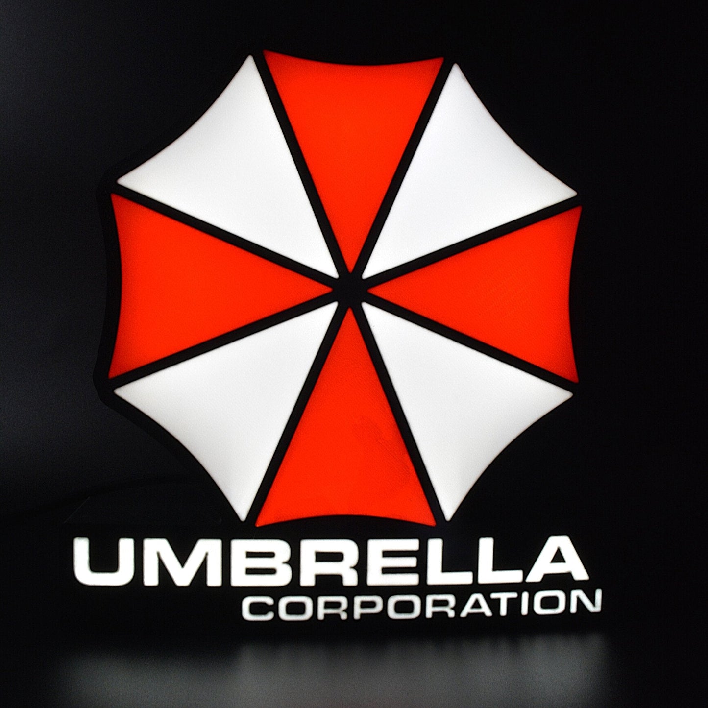 Lampe LED Resident Evil Logo Umbrella Corporation (Shinji Mikami). Décoration lumineuse pour la maison, chambre, salle de jeux, bureau, setup gaming, chambre d'enfant. Couleurs rouge, blanc. Connection Usb C. - Lampe LED Resident Evil - Umbrella Corporation - Chroma Craft - Lampe LED