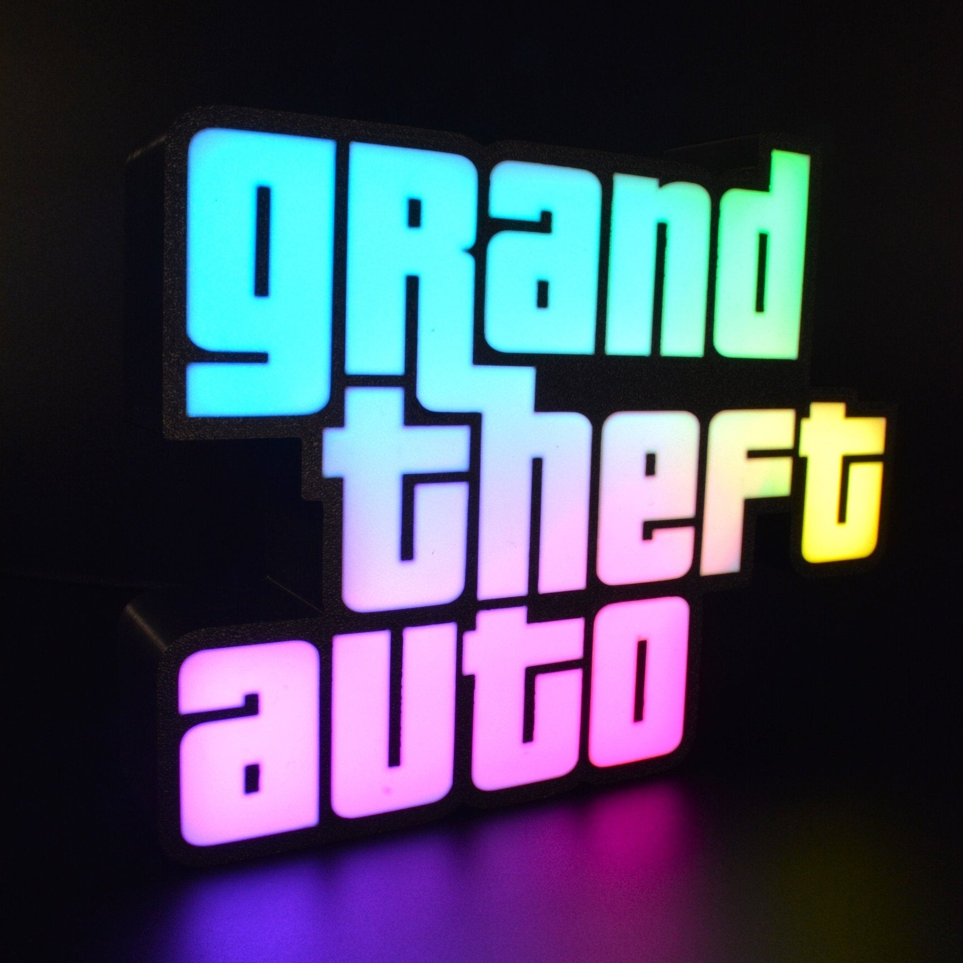 Lampe LED RGB Logo Grand Theft Auto (Rockstar). Décoration lumineuse pour la maison, chambre, salle de jeux, bureau, setup gaming, chambre d'enfant. Connection Usb C. - Lampe LED RGB GTA (Grand Theft Auto) - Chroma Craft - Lampe LED