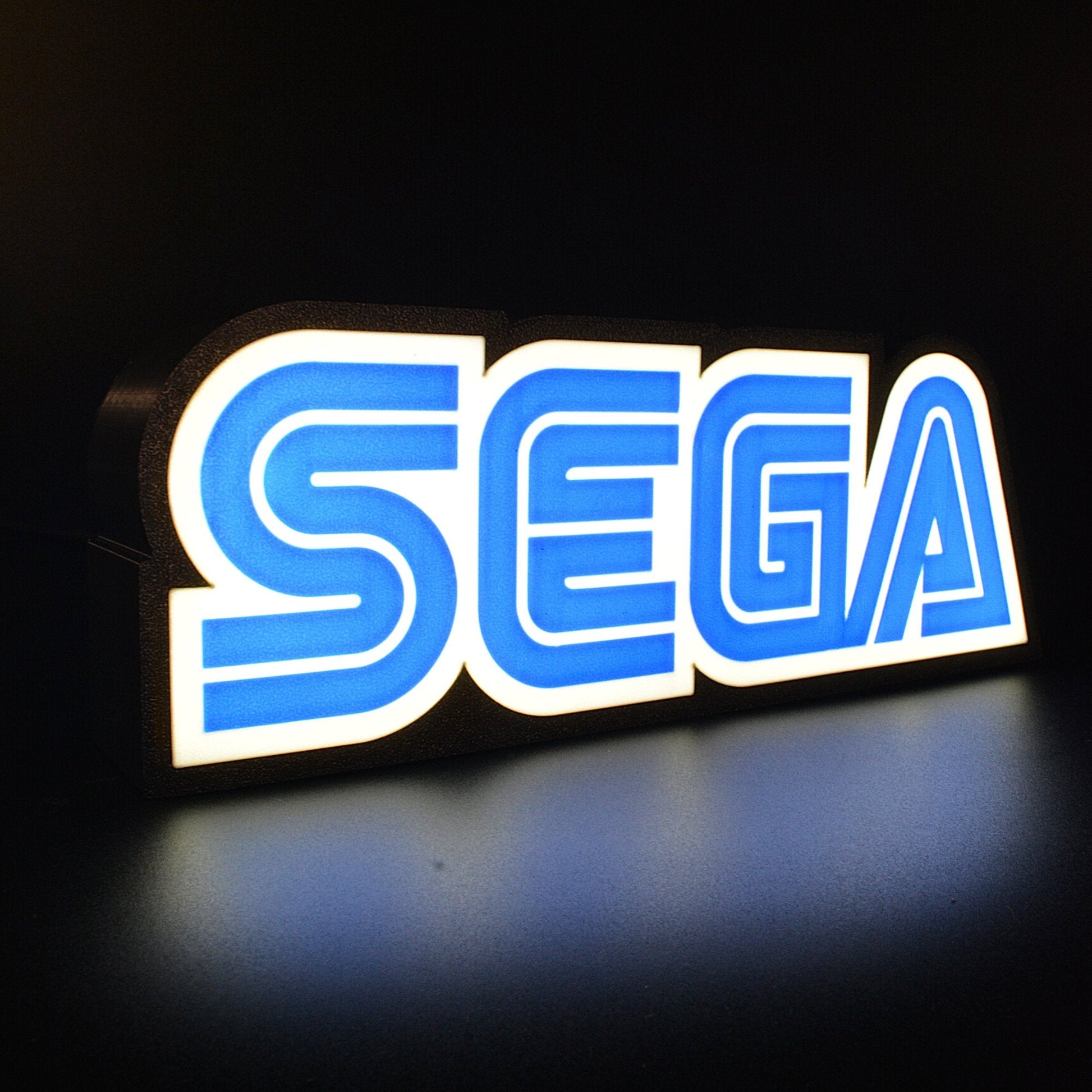 Lampe LED Logo SEGA. Décoration lumineuse pour la maison, chambre, salle de jeux, bureau, setup gaming, chambre d'enfant. Couleur bleu, blanc. Connection Usb C. - Lampe LED Sega - Chroma Craft - Lampe LED