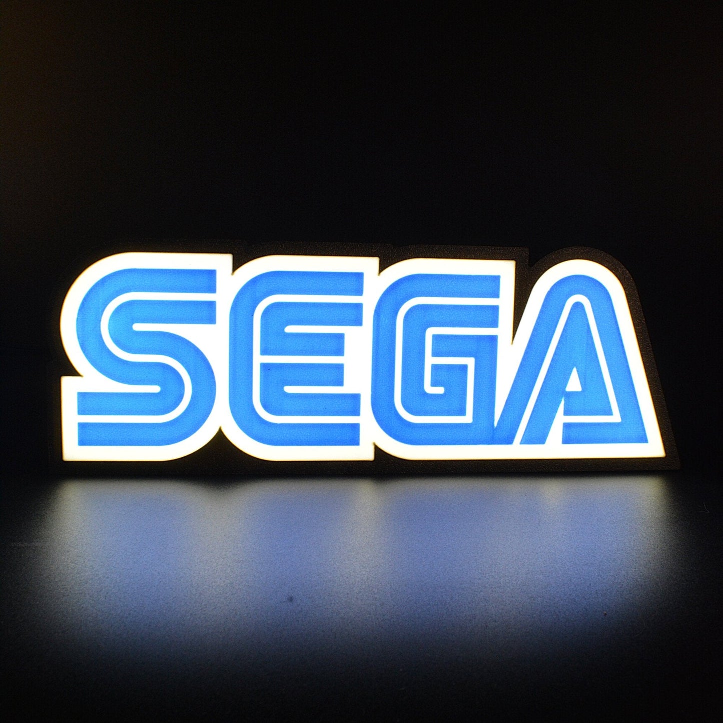 Lampe LED Logo SEGA. Décoration lumineuse pour la maison, chambre, salle de jeux, bureau, setup gaming, chambre d'enfant. Couleur bleu, blanc. Connection Usb C. - Lampe LED Sega - Chroma Craft - Lampe LED