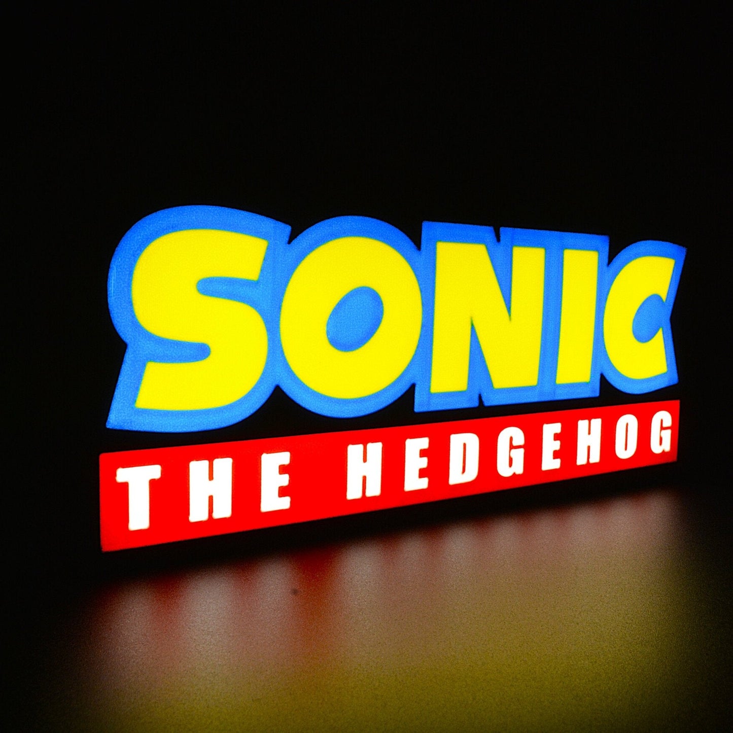 Lampe LED Logo Sonic The Hedgehog (SEGA). Décoration lumineuse pour la maison, chambre, salle de jeux, bureau, setup gaming, chambre d'enfant. Couleur bleu, blanc, rouge, jaune. Connection Usb C. - Lampe LED Sonic - Chroma Craft - Lampe LED - Lampe LED Sonic - Chroma Craft - Lampe LED