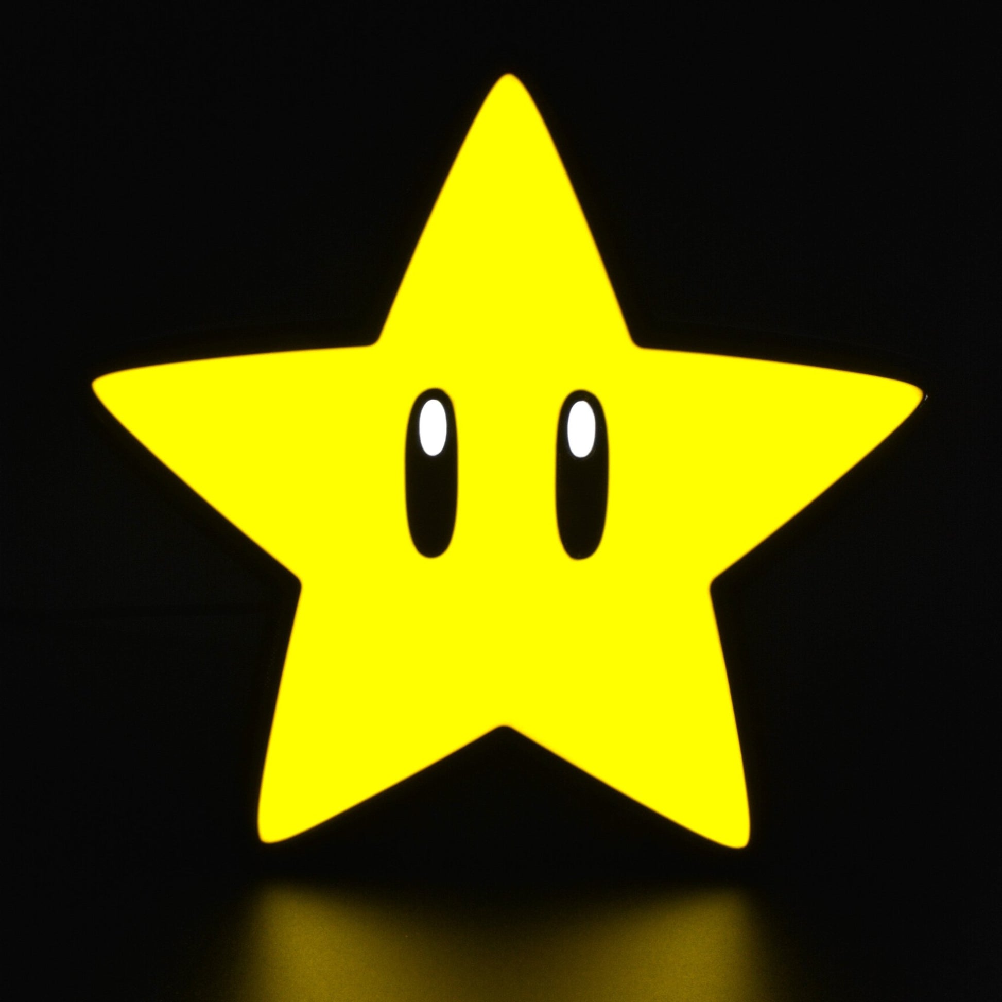 Lampe LED Super Mario Super Etoile (Shigeru Miyamoto, Nintendo). Décoration lumineuse pour la maison, chambre, salle de jeux, bureau, setup gaming, chambre d'enfant. Couleurs jaune, blanc. Connection Usb C. - Lampe LED Super Mario - Super Étoile - Chroma Craft - Lampe LED